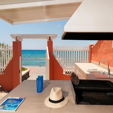 Villa 5-bedroom Oceanfront With Private Pool